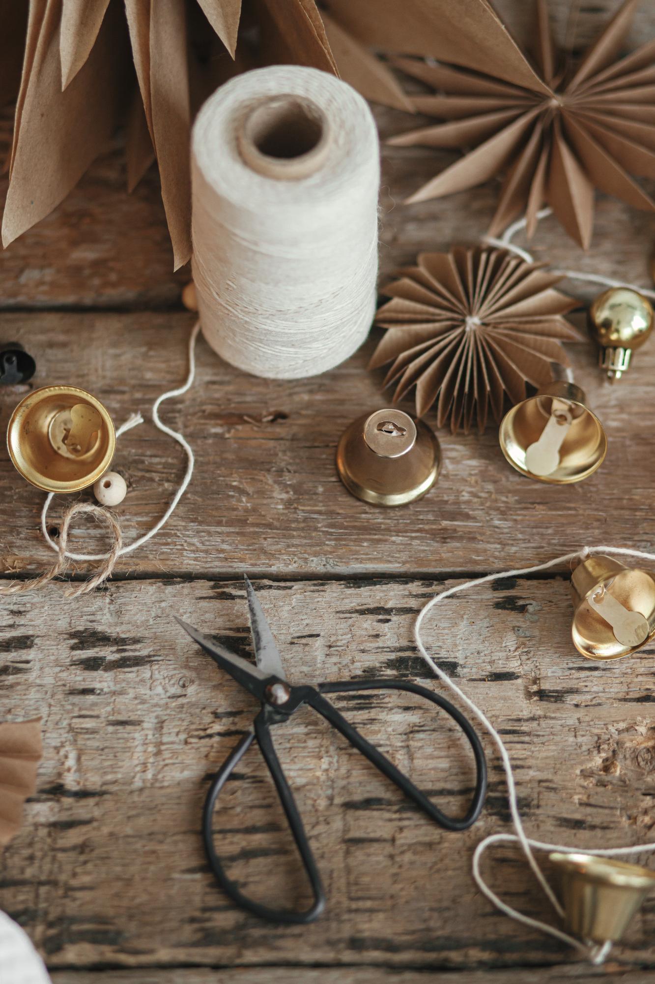 Workshop table with threads and needles